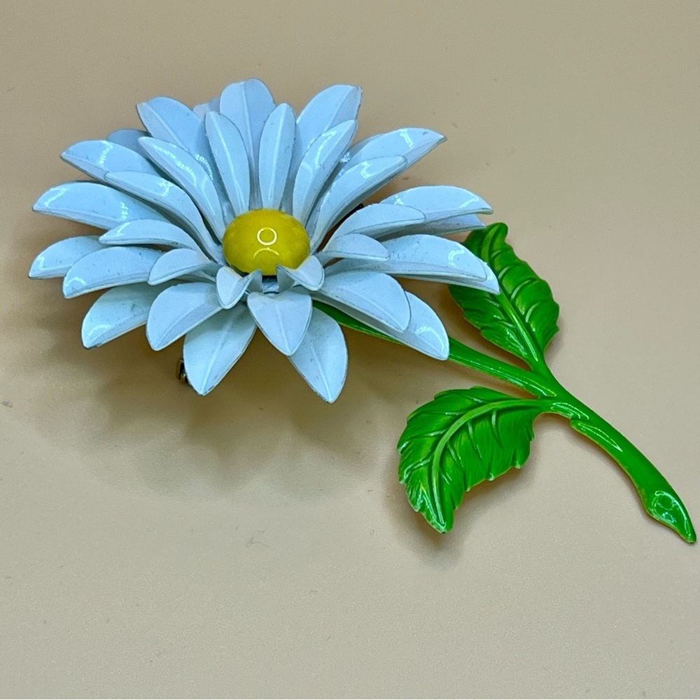 Vintage 1960s Enamel Daisy Brooch – Large White Flower Pin with Green Stem - Picture 4 of 6